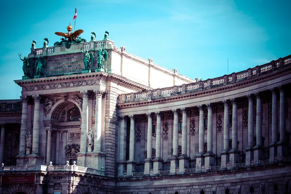 欧根的萨沃伊在霍夫堡宫附近奥地利国家图书馆在 heldenplatz 上的纪念碑。奥地利，维也纳欧洲. — 图库照片