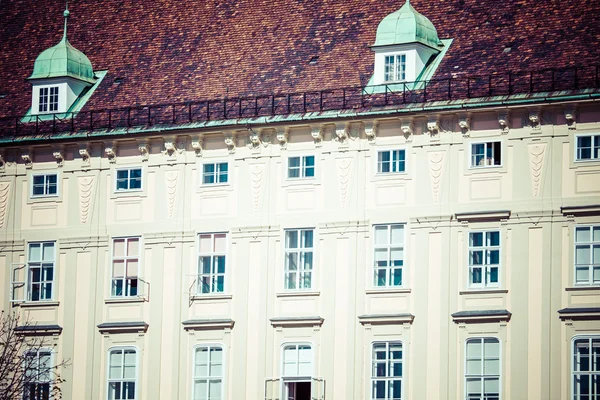 Historical monument at the Royal Palace in Vienna — Stock Photo, Image