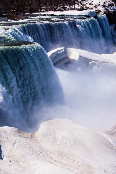 Niagarafallen på vintern. — Stockfoto