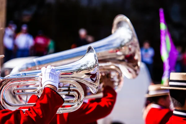 Brass band in uniforme uitvoeren — Stockfoto