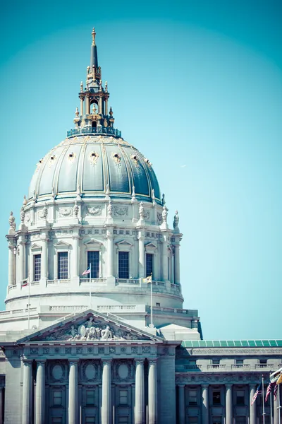 Ratusz w San francisco jest architektury beaux-arts i znajduje się w centrum społeczeństwa obywatelskiego. — Zdjęcie stockowe