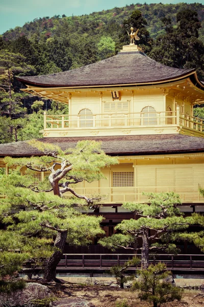 Famous Golden Pavilion Kinkaku-ji in Kyoto Japan — Stock Photo, Image