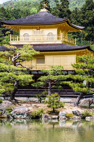 Pavilhão Dourado em Kyoto (Japão ) — Fotografia de Stock