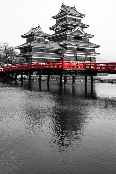 Belo castelo medieval Matsumoto no leste de Honshu, Japão — Fotografia de Stock