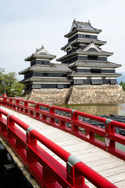 Hermoso castillo medieval Matsumoto en el este de Honshu, Japón —  Fotos de Stock