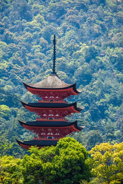 Fem våningar pagoda i miyajima, japan — Stockfoto