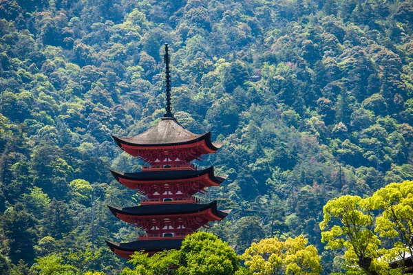 五层宝塔宫岛，在日本 — 图库照片
