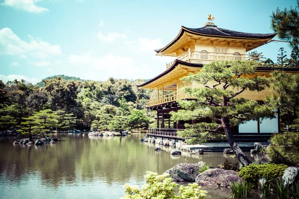 Famoso Pabellón de Oro en Kyoto (Japón ) — Foto de Stock