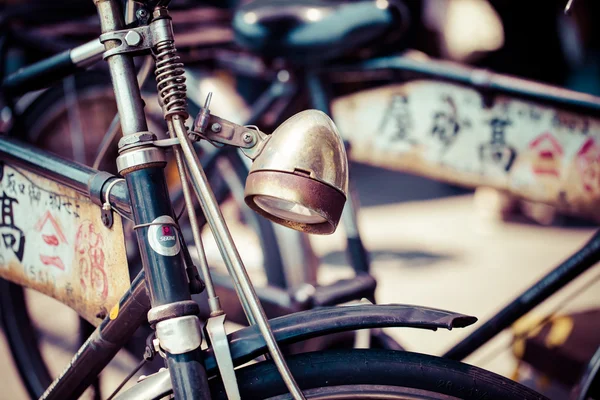 Старий велосипед в Японії — стокове фото