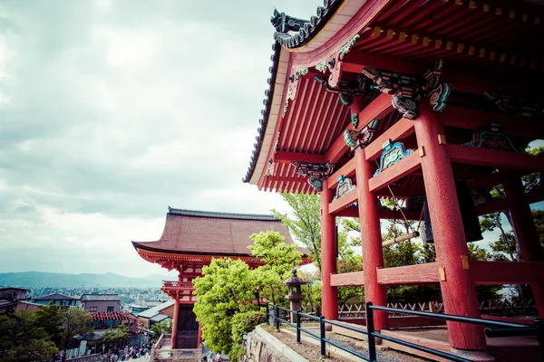 Ön kapıda kiyomizu-dera Tapınağı Kyoto, Japonya. — Stok fotoğraf