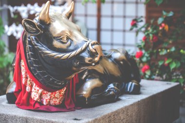 Asakusa, Tokyo, Japonya 'daki Sensoji-ji Kızıl Japon Tapınağı