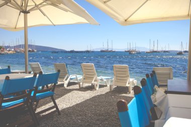 Türkiye'de Sahilde şezlong 