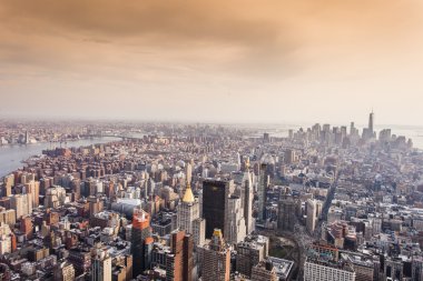 gün batımında, new York'un manhattan Skyline havadan görünümü 