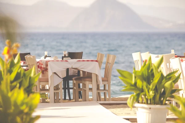 Griekse taverne aan zee, Kos, Griekenland — Stockfoto