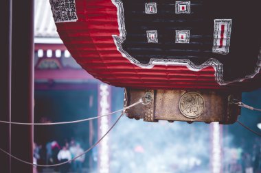 Asakusa, Tokyo, Japonya 'daki Sensoji-ji Kızıl Japon Tapınağı