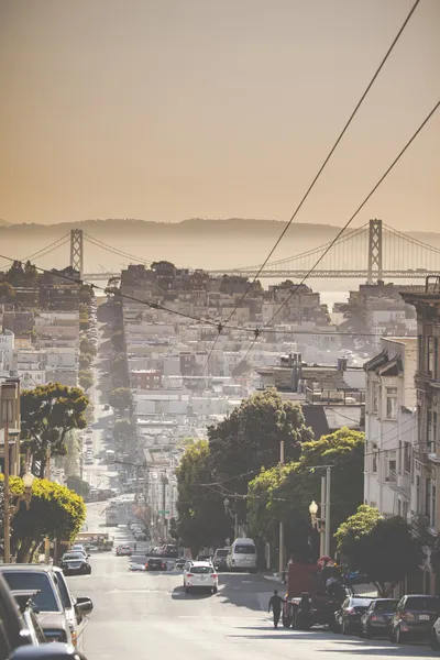 Mening van de straat van de San francisco op heuvels bekeken van boven — Stockfoto