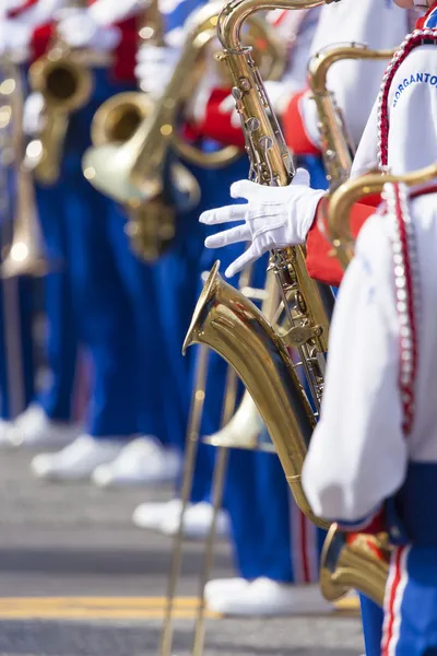 Brass Band en uniforme performant — Photo