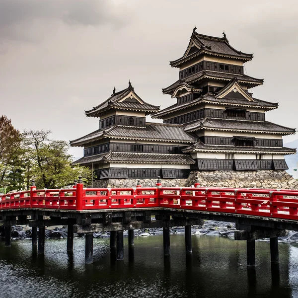 Krásný středověký hrad Macumoto ve východním Honšú, Japonsko — Stock fotografie