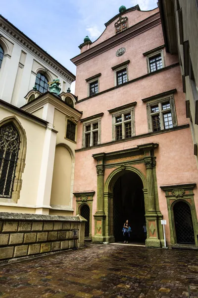 Royal Basilica of Saints Stanislaus and Wenceslaus on the Wawel Hill in Krakow, Poland — Stock Photo, Image