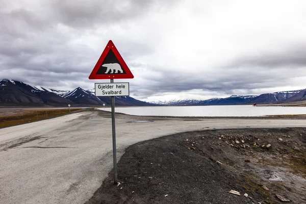 Panneau d'avertissement ours polaires, Spitzberg, Svalbard, Norvège — Photo