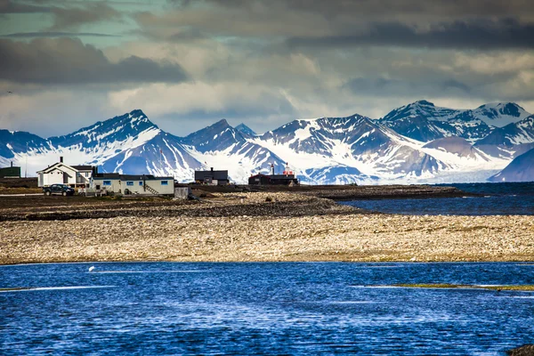 Bela vista panorâmica de Spitsbergen (ilha de Svalbard), Noruega — Fotografia de Stock