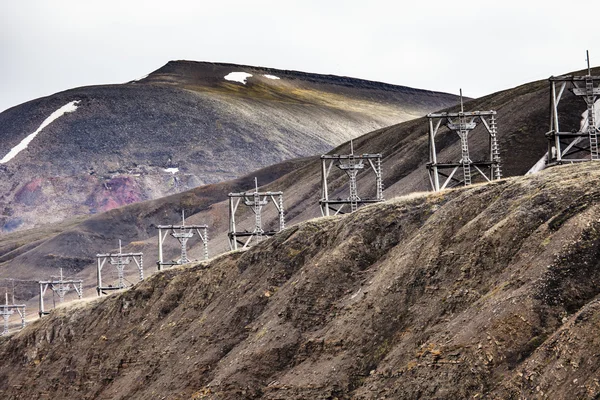 หอคอยเหมืองถ่านหินทางอากาศ ลองเยียร์ ลาว สวาลบาร์ด นอร์เวย์ — ภาพถ่ายสต็อก