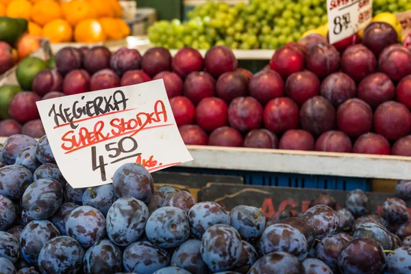 Plums on the market stand in Poland. — Stock Photo, Image