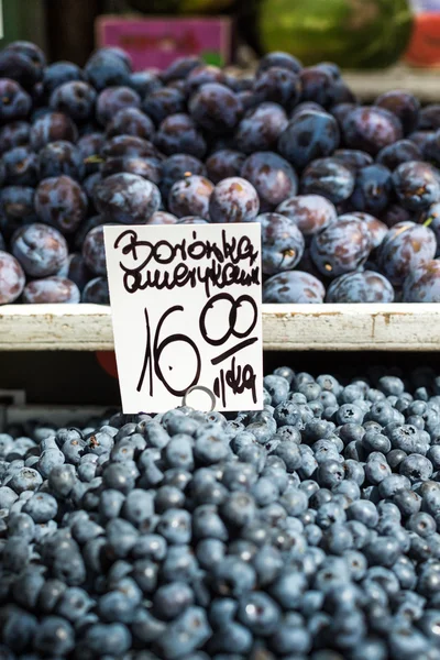 ポーランドの農民市場での果実. — ストック写真