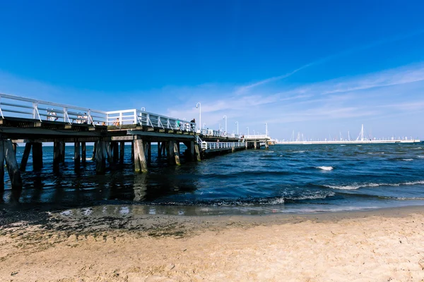 SOPOT, POLAND - 9 AUGUST: People on Sopot molo at Baltic Sea, 9 august 2014. Sopot is major health and tourist resort destination and this pier with 511.5 meters long is the longest wooden pier in Eur — Stock Photo, Image