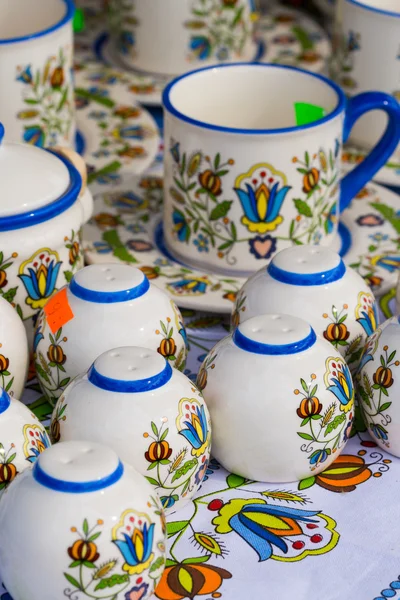 Colorful ceramics in traditonal polish market. — Stock Photo, Image