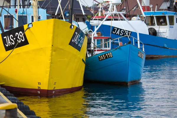 Gamla fiskebåtar i jastarnia, Polen. — Stockfoto