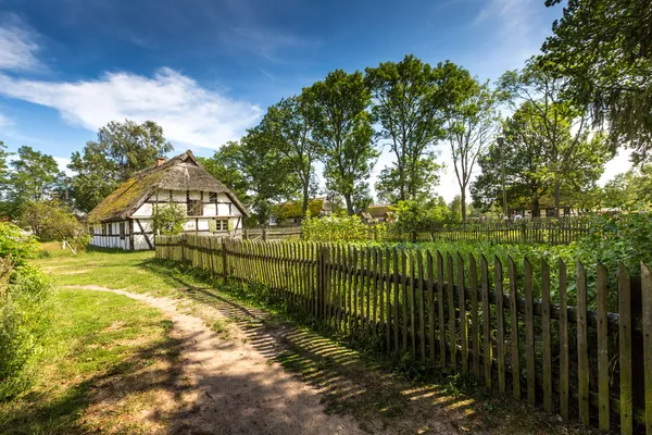 Старый деревянный дом в Клуки, Польша — стоковое фото