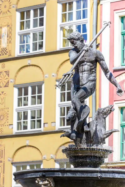 Polen - Danzig Stadt (auch bekannt als Danzig) in Pommern. berühmter Neptunbrunnen auf dem Platz Dlugi targ. — Stockfoto