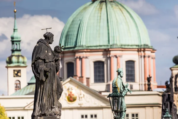 Prag 'daki Charles Köprüsü — Stok fotoğraf