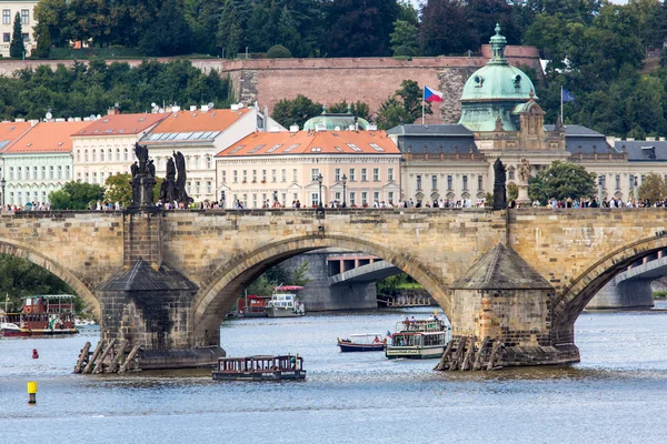 Puente de Carlos en Praga —  Fotos de Stock