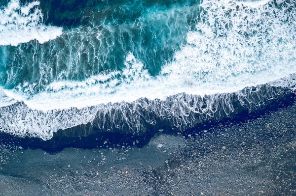 Horní Pohled Modrou Zpěněnou Hladinu Moře Shot Drone — Stock fotografie