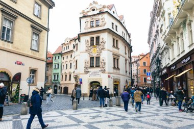PRAG, CZECH REPUBLIC- 08 ARALIK 2021: Çek Cumhuriyeti Prag 'daki eski kasaba. Prag Popüler Turist Durgunluğu.