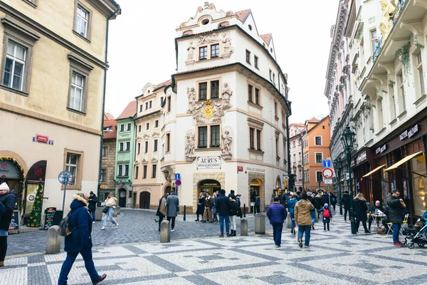 PRAG, CZECH REPUBLIC- 08 ARALIK 2021: Çek Cumhuriyeti Prag 'daki eski kasaba. Prag Popüler Turist Durgunluğu.