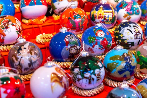 Verkauf Von Weihnachtsschmuck Auf Dem Traditionellen Weihnachtsmarkt Deutschland — Stockfoto