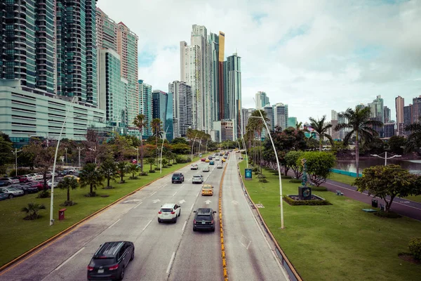 Panama City, Panama 'nın modern silueti. 