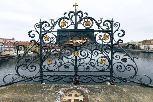 Stary Płaskorzeźba Pod Posągiem Jana Nepomucena Moście Karola Pradze Republika — Zdjęcie stockowe