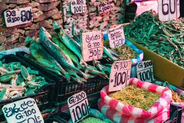 キャンディ市中央市場では 果物や野菜 乾燥食品 調味料を見つけることができます スリランカ — ストック写真