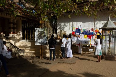 Kandy, Sri Lanka 'daki ünlü Buda Tapınağı UNESCO Dünya Mirası Bölgesi. Burası ünlü bir turist mekanıdır.. 