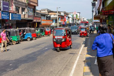 Kandy, Sri Lanka 'da trafik sıkışık. 