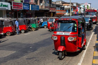 Kandy, Sri Lanka 'da trafik sıkışık. 