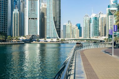 Dubai Marina 'nın modern gökdelenleri, Birleşik Arap Emirlikleri.