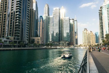 Dubai Marina 'nın modern gökdelenleri, Birleşik Arap Emirlikleri.