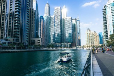 Dubai Marina 'nın modern gökdelenleri, Birleşik Arap Emirlikleri.