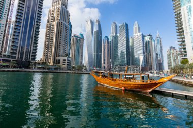 Dubai Marina 'nın modern gökdelenleri, Birleşik Arap Emirlikleri.