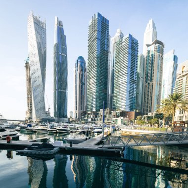 Dubai Marina 'nın modern gökdelenleri, Birleşik Arap Emirlikleri.